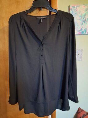 White House Black Market Top Size 8 Sheer